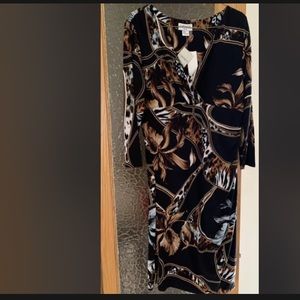 Carmen Marc Valvo Vneck dress, size Large NWT